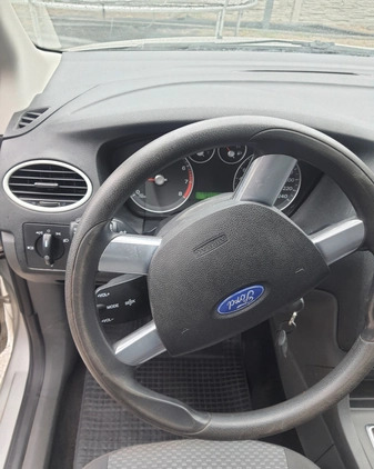 Ford Focus cena 6900 przebieg: 200000, rok produkcji 2006 z Ozorków małe 137